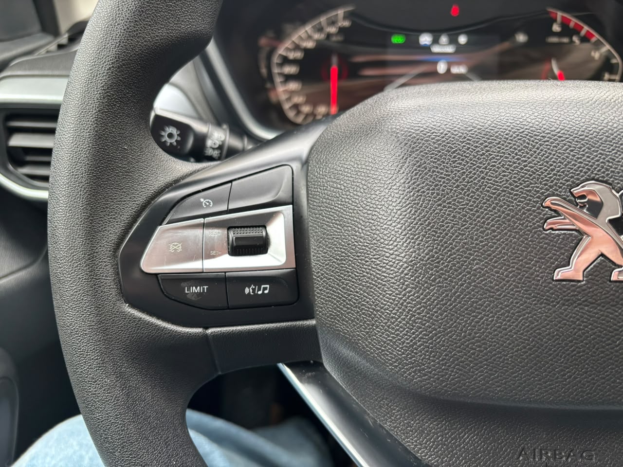 Peugeot Landtrek — foto 10 de 29
