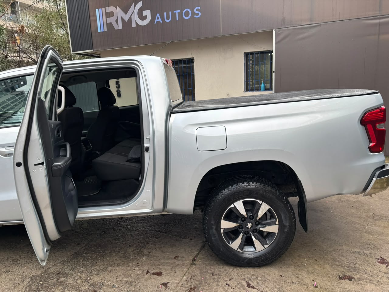Peugeot Landtrek — foto 15 de 29