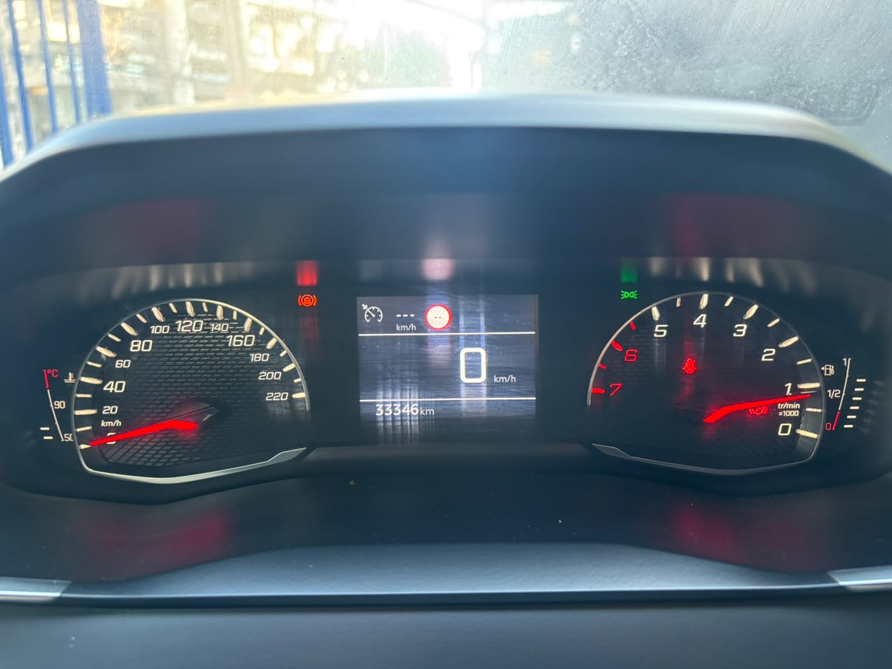 Peugeot 208 — foto 14 de 27