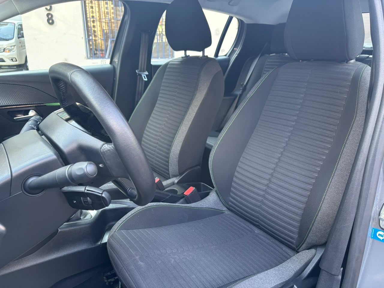 Peugeot 208 — foto 18 de 27