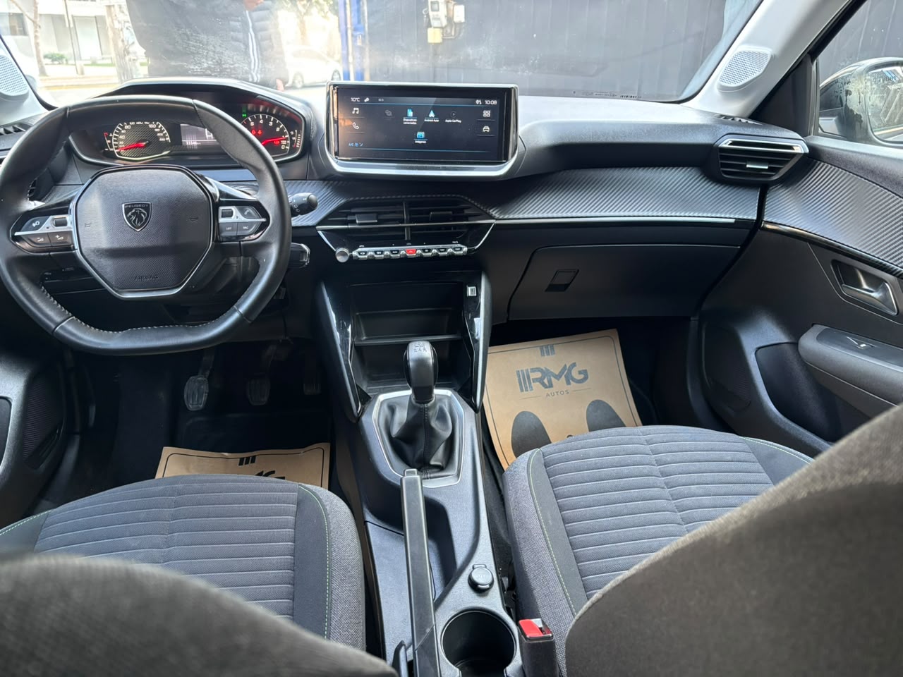 Peugeot 208 — foto 26 de 27