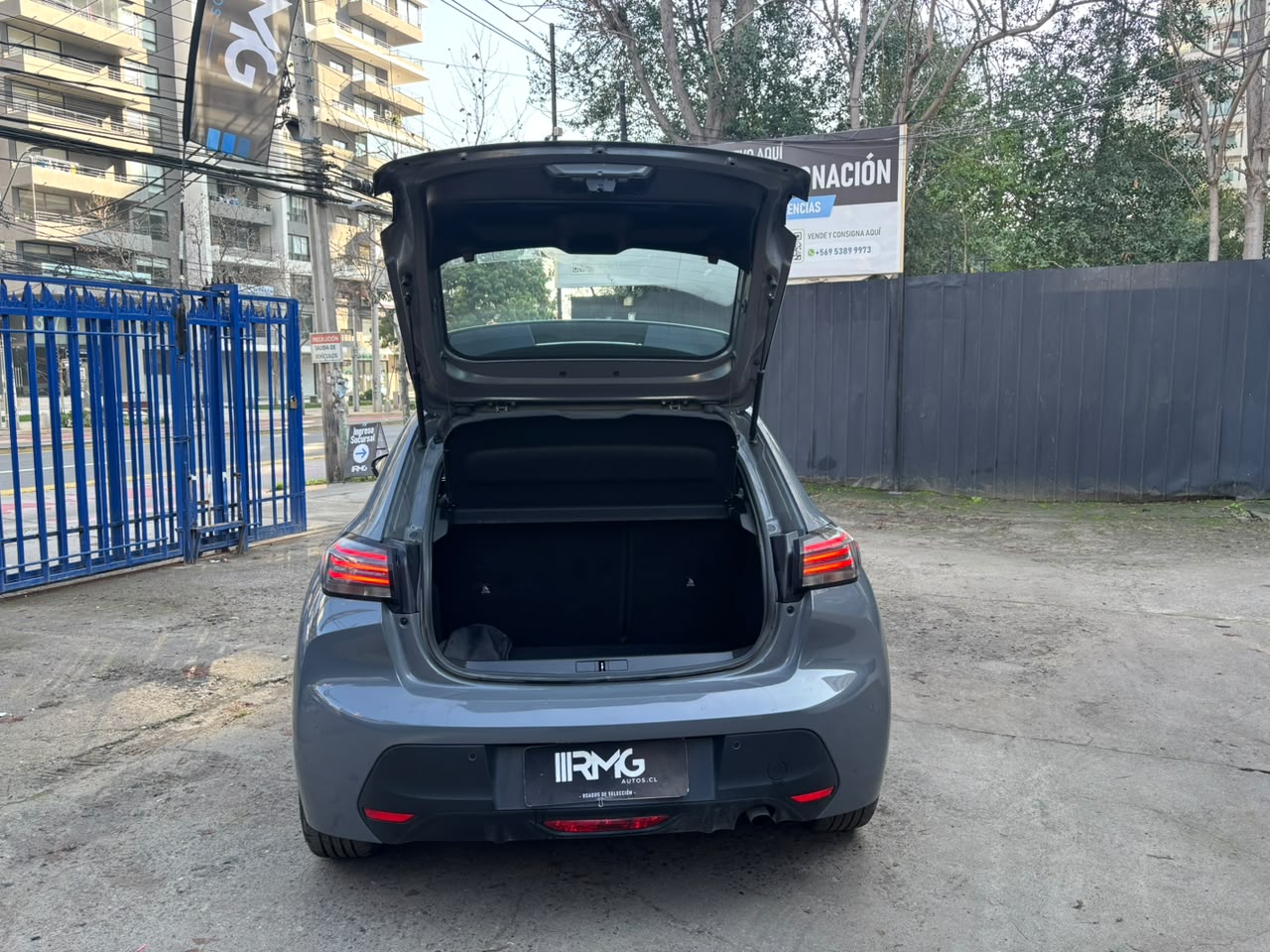 Peugeot 208 — foto 9 de 27