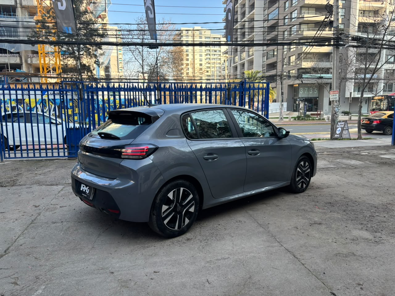 Peugeot 208 — foto 5 de 27