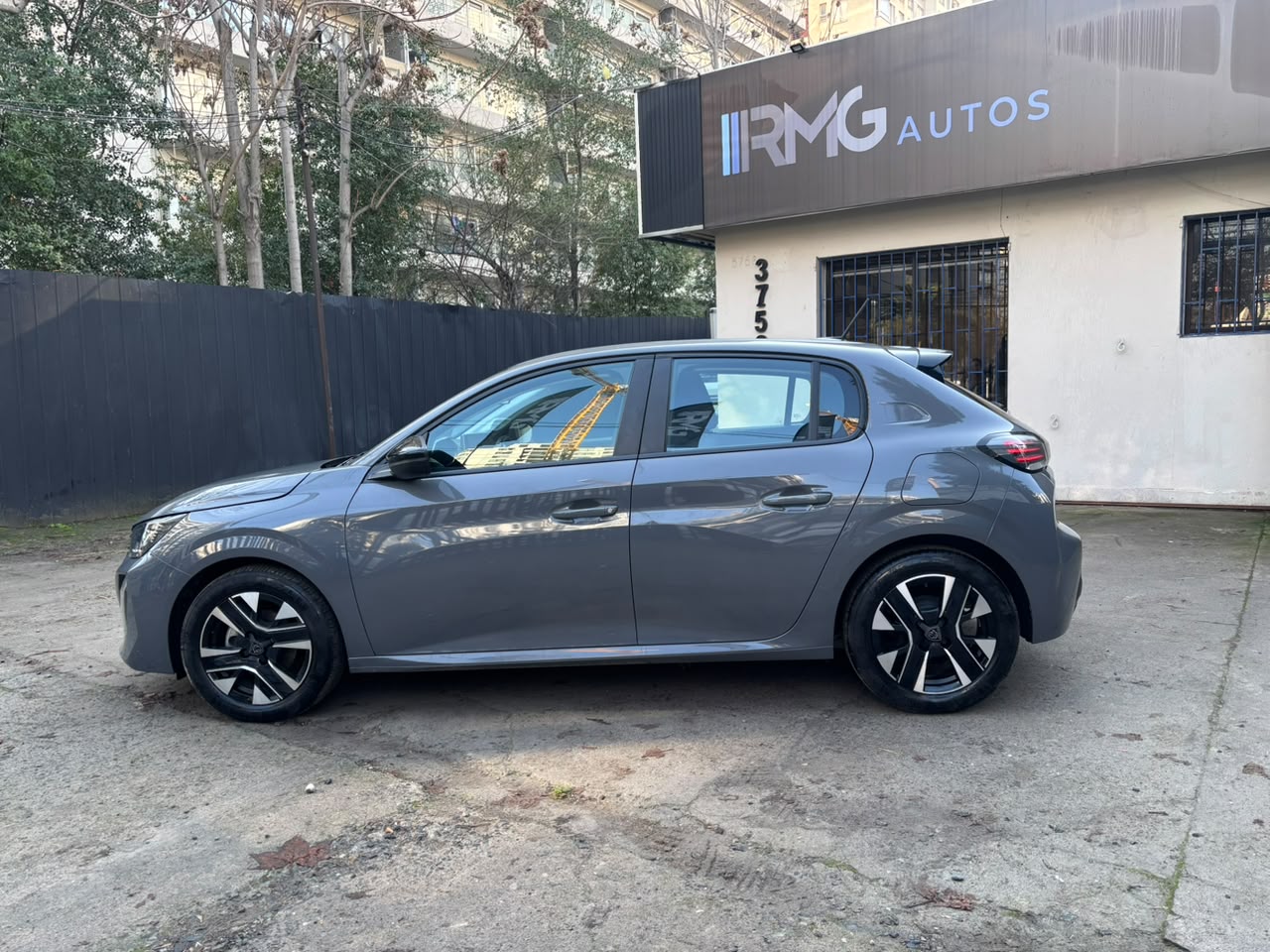 Peugeot 208 — foto 2 de 27