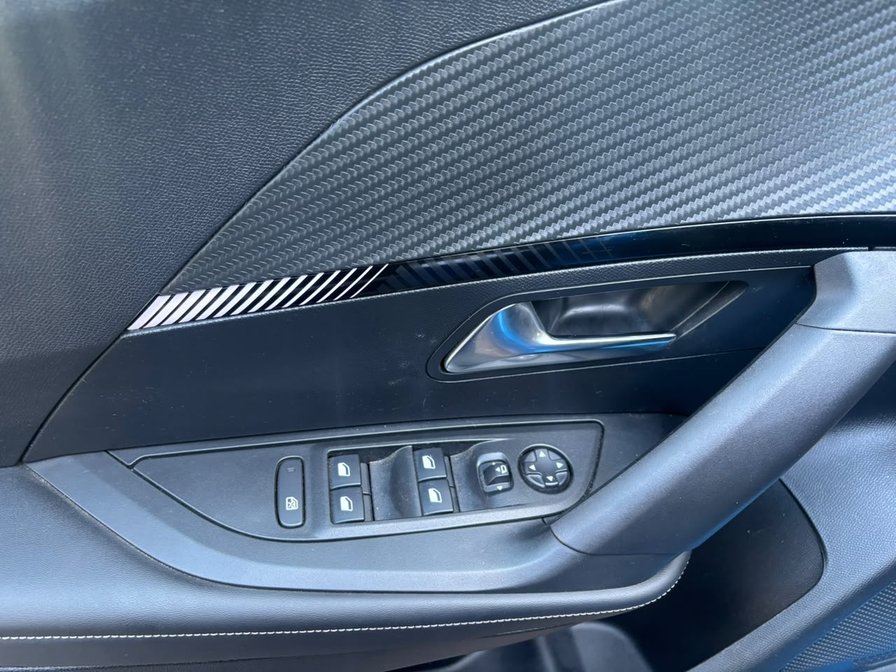 Peugeot 2008 — foto 14 de 25