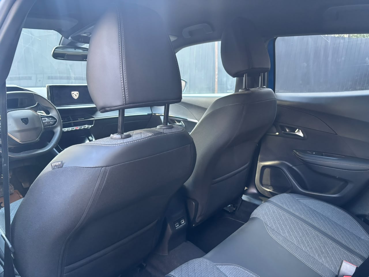 Peugeot 2008 — foto 17 de 25