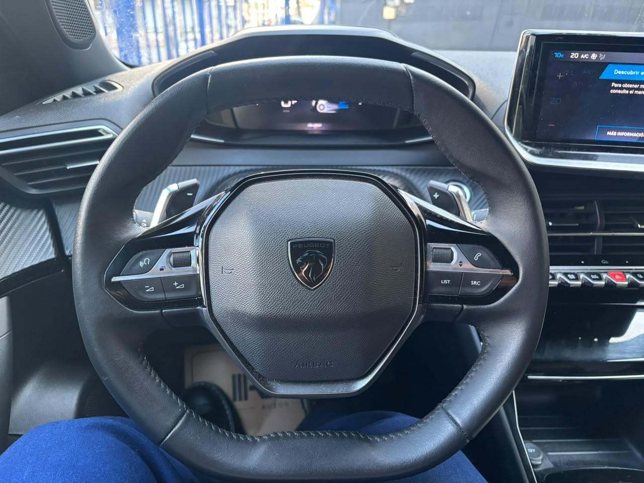 Peugeot 2008 — foto 23 de 25