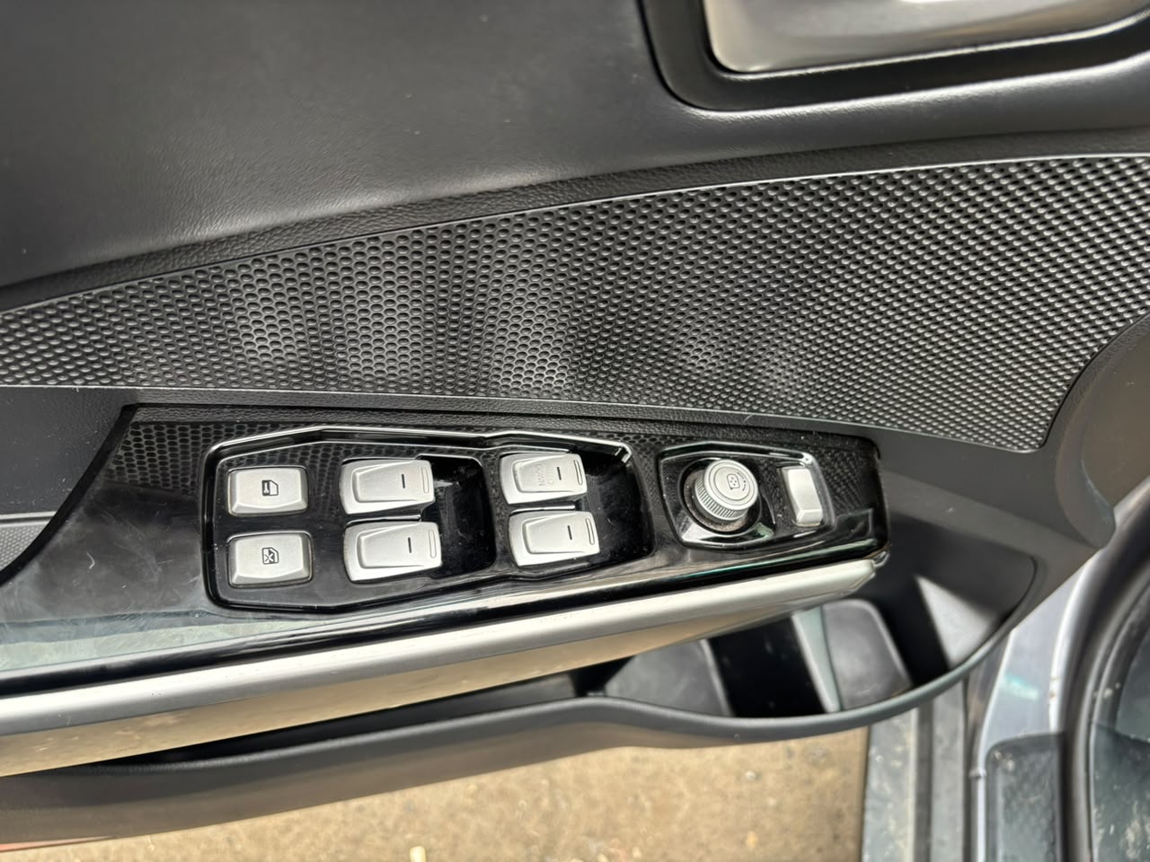 SsangYong Tivoli — foto 16 de 23