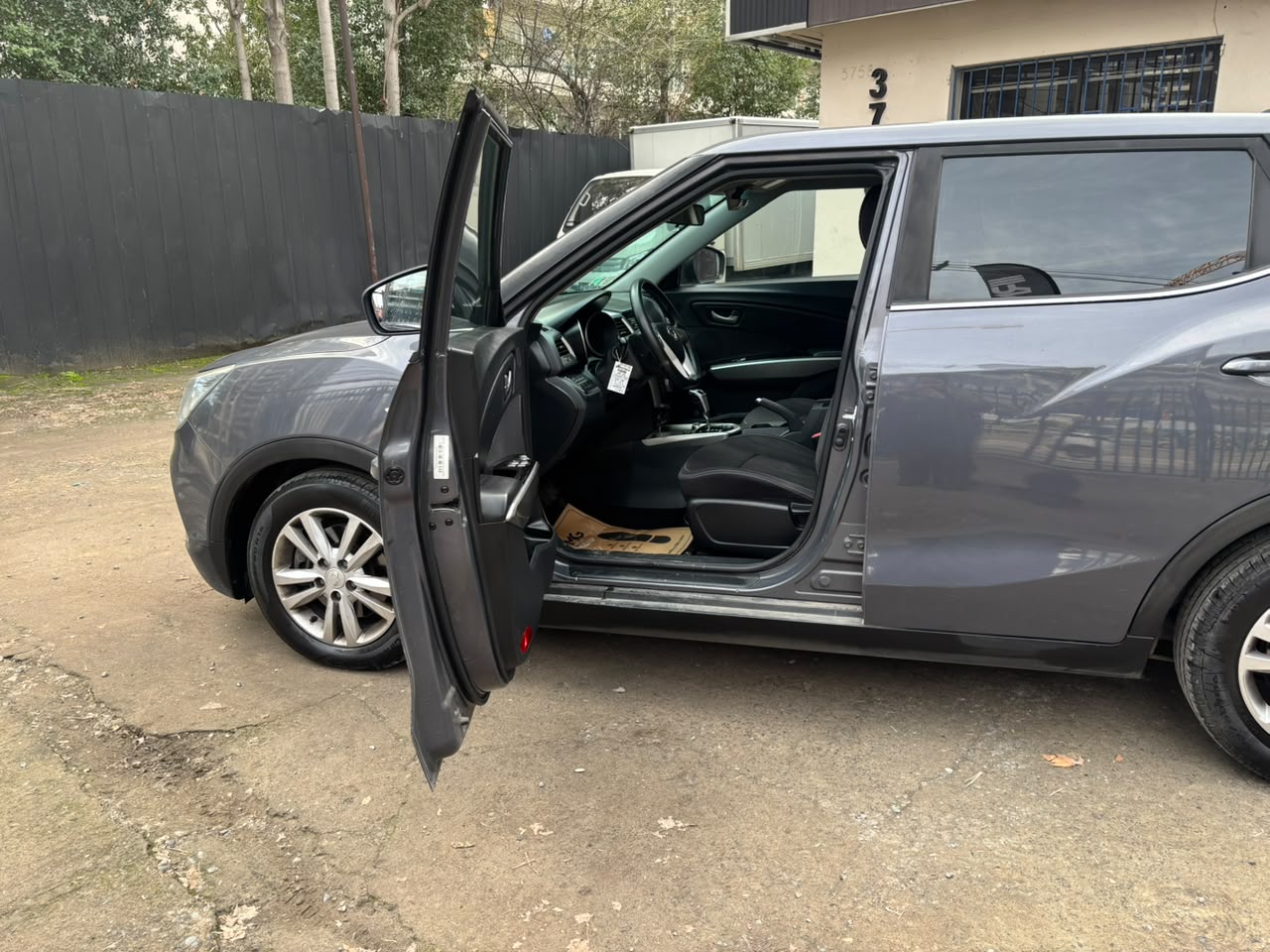 SsangYong Tivoli — foto 17 de 23