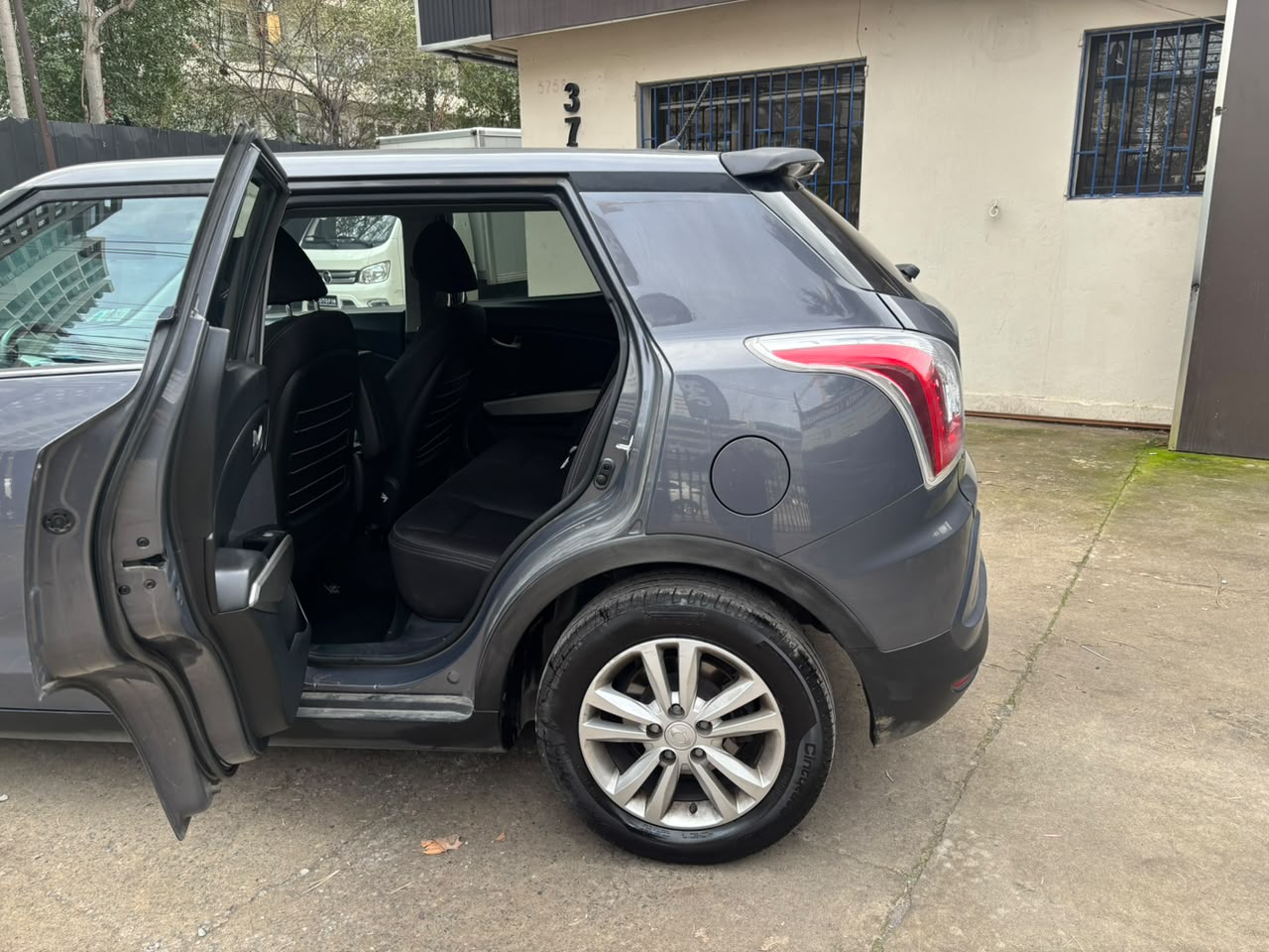 SsangYong Tivoli — foto 18 de 23
