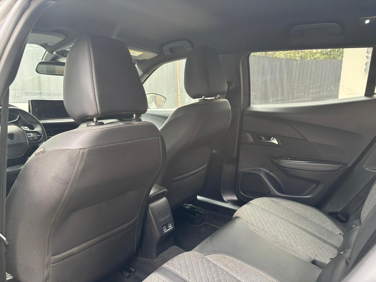 Peugeot 2008 — foto 12 de 24