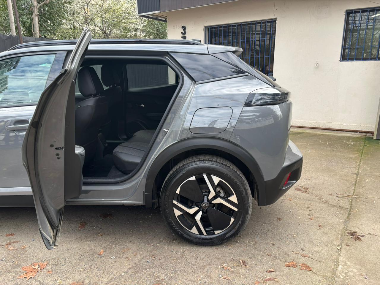 Peugeot 2008 — foto 10 de 24