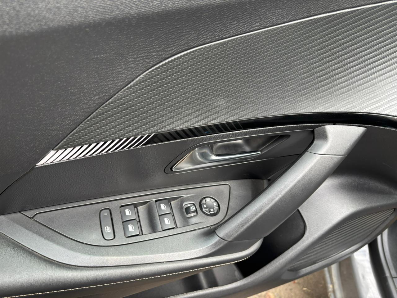 Peugeot 2008 — foto 17 de 24