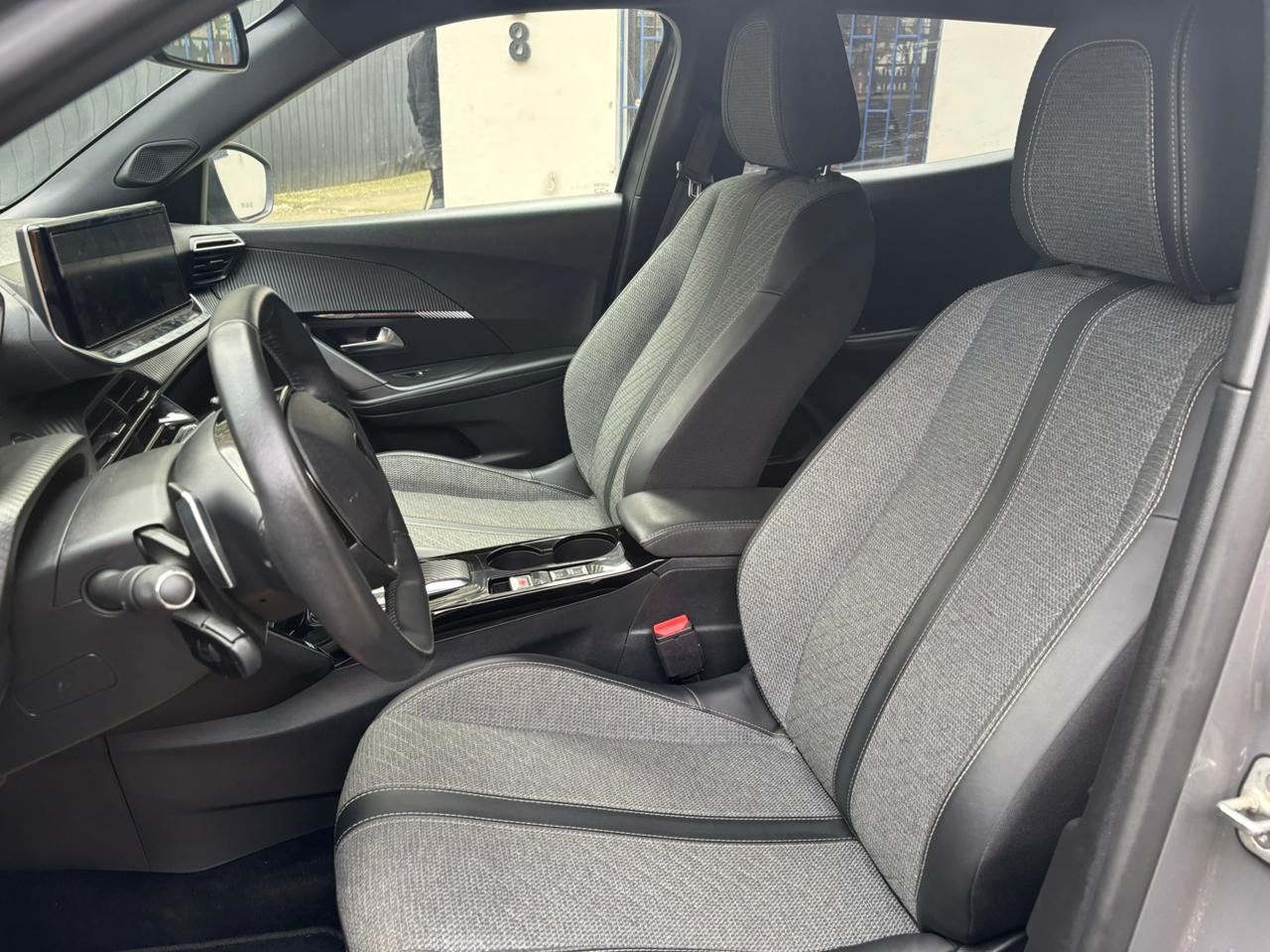 Peugeot 2008 — foto 18 de 24