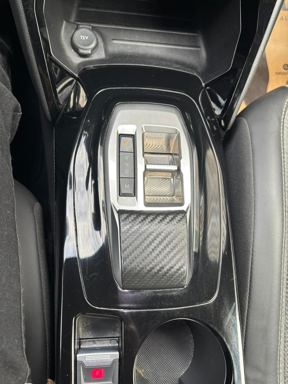 Peugeot 2008 — foto 21 de 24