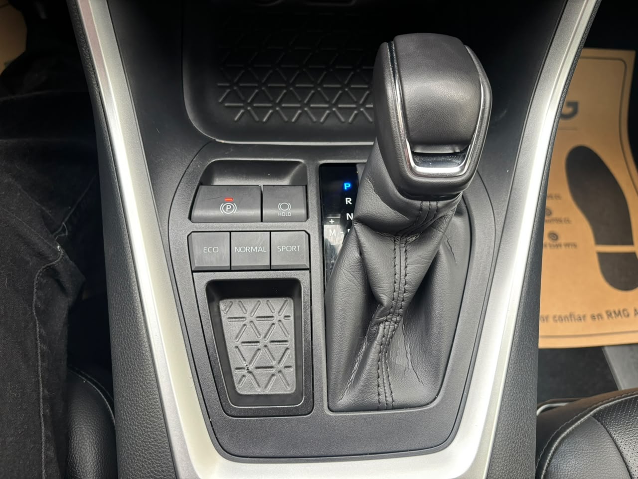 Toyota RAV4 — foto 13 de 33