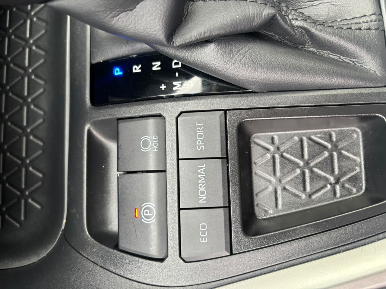 Toyota RAV4 — foto 14 de 33