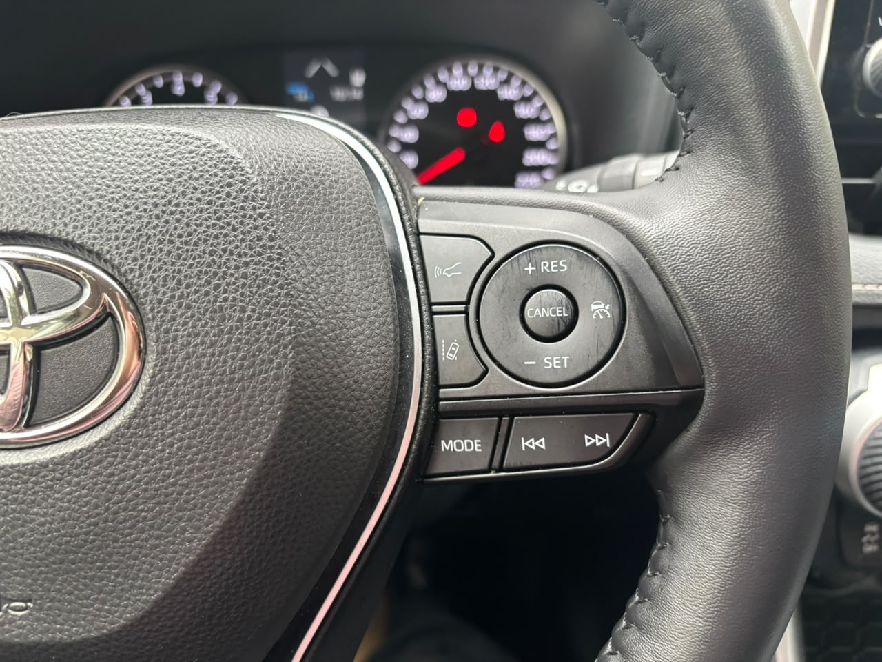 Toyota RAV4 — foto 15 de 33