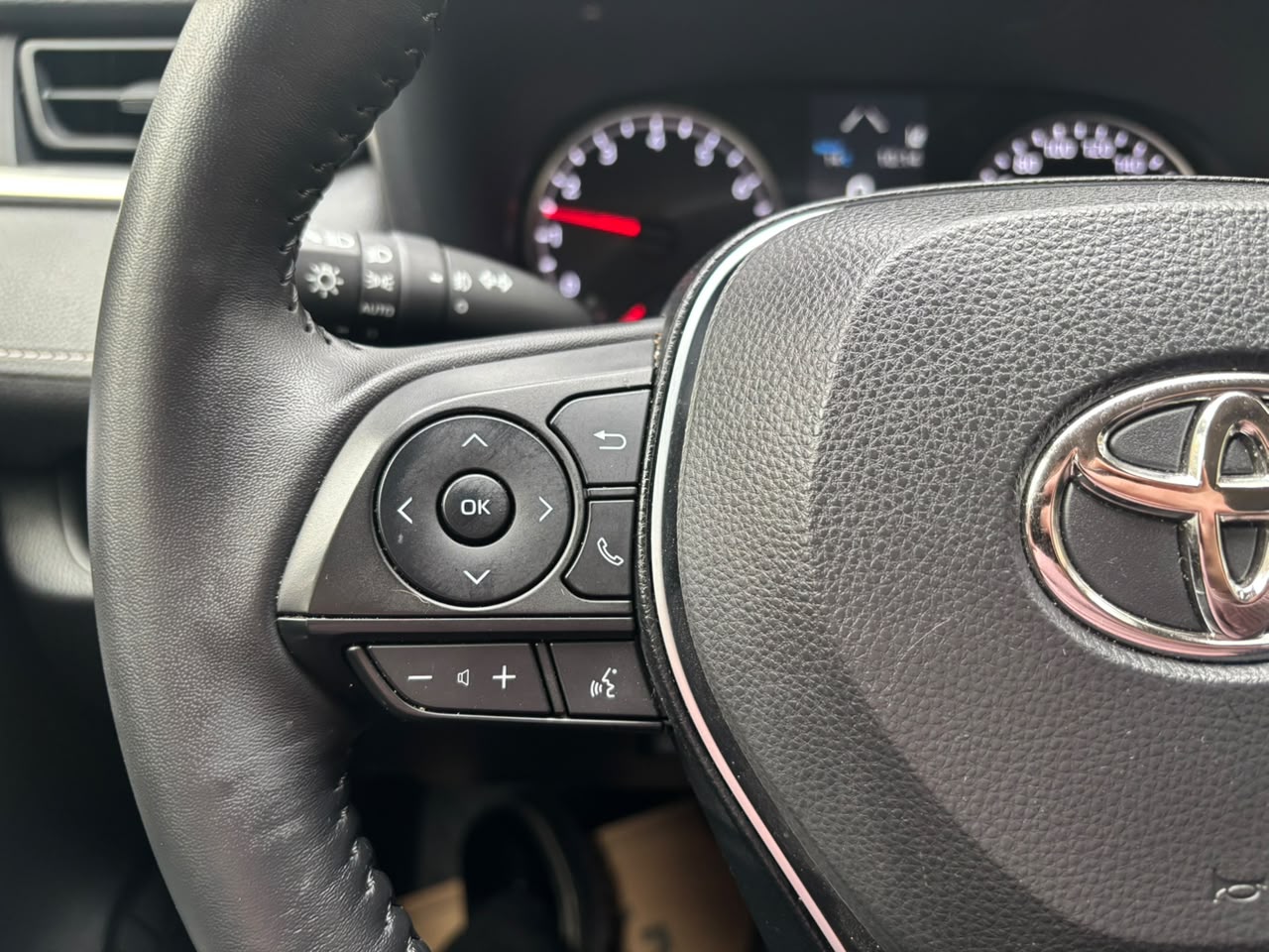 Toyota RAV4 — foto 16 de 33