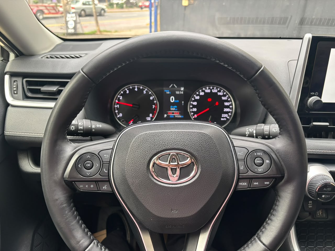 Toyota RAV4 — foto 17 de 33