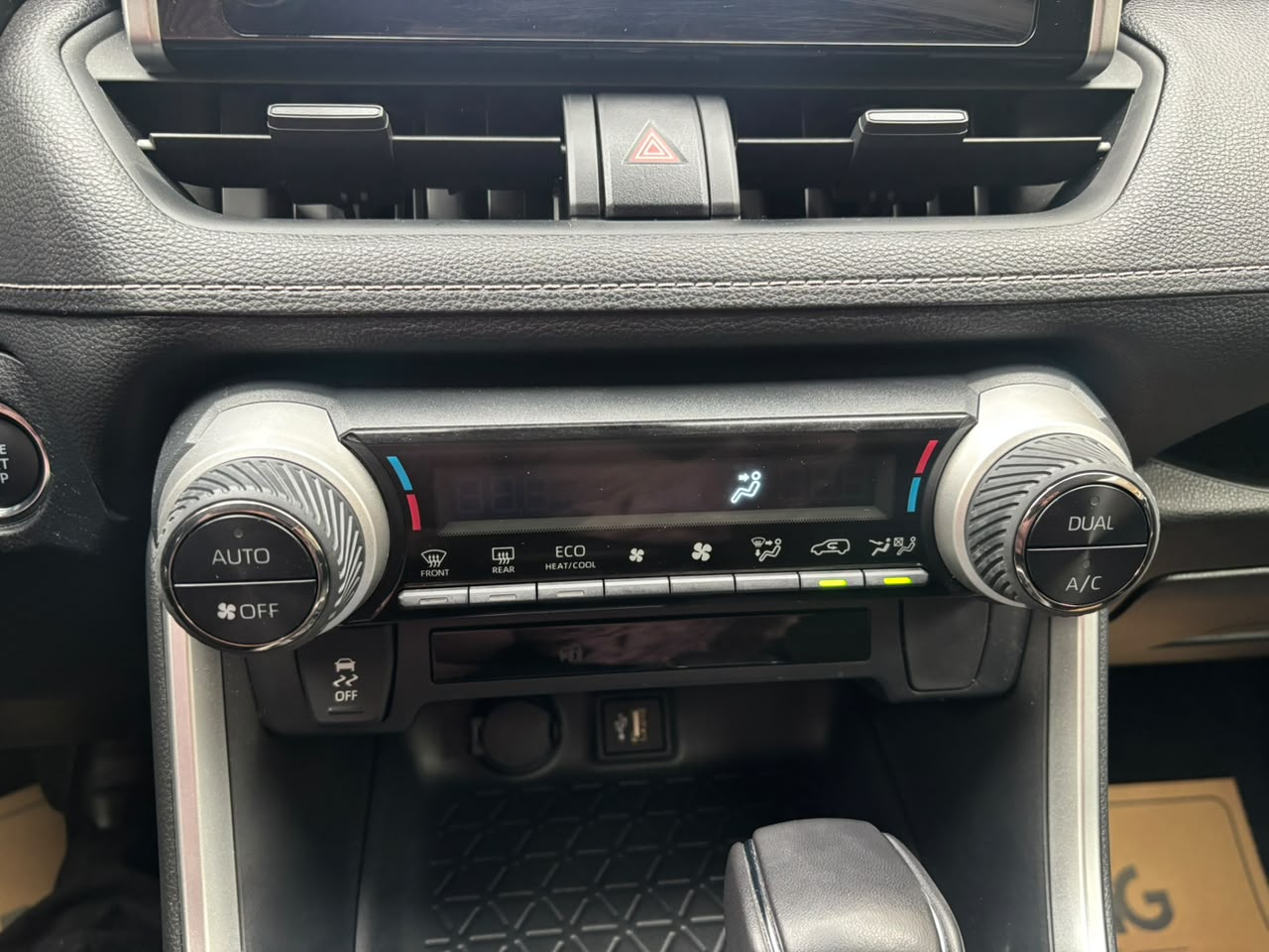 Toyota RAV4 — foto 18 de 33