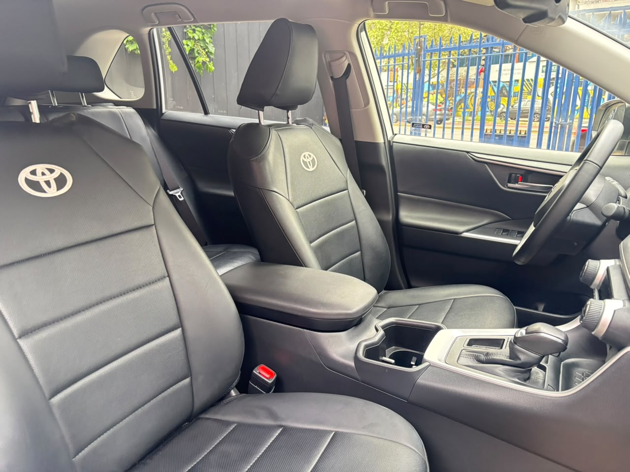 Toyota RAV4 — foto 19 de 33
