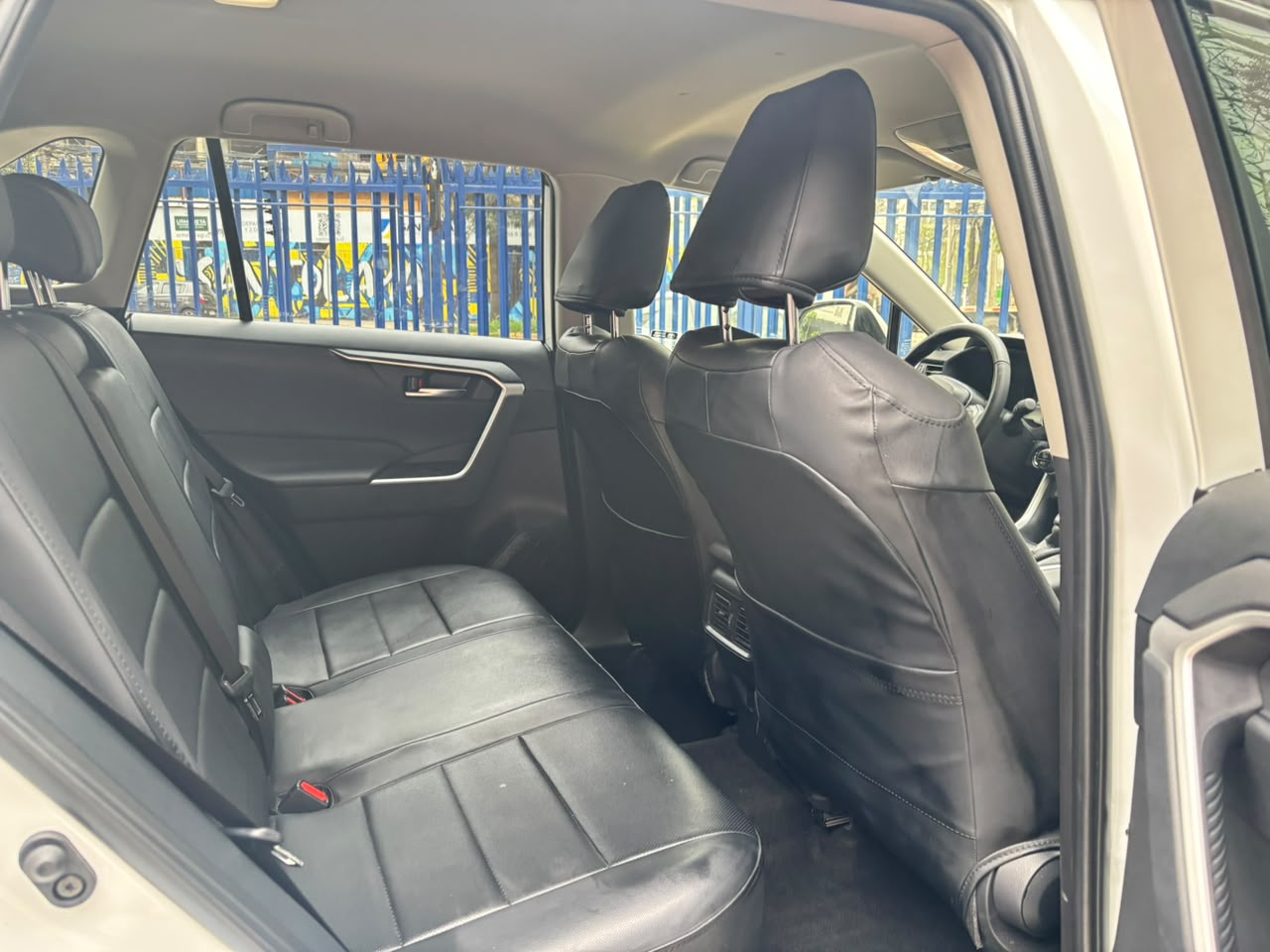 Toyota RAV4 — foto 22 de 33