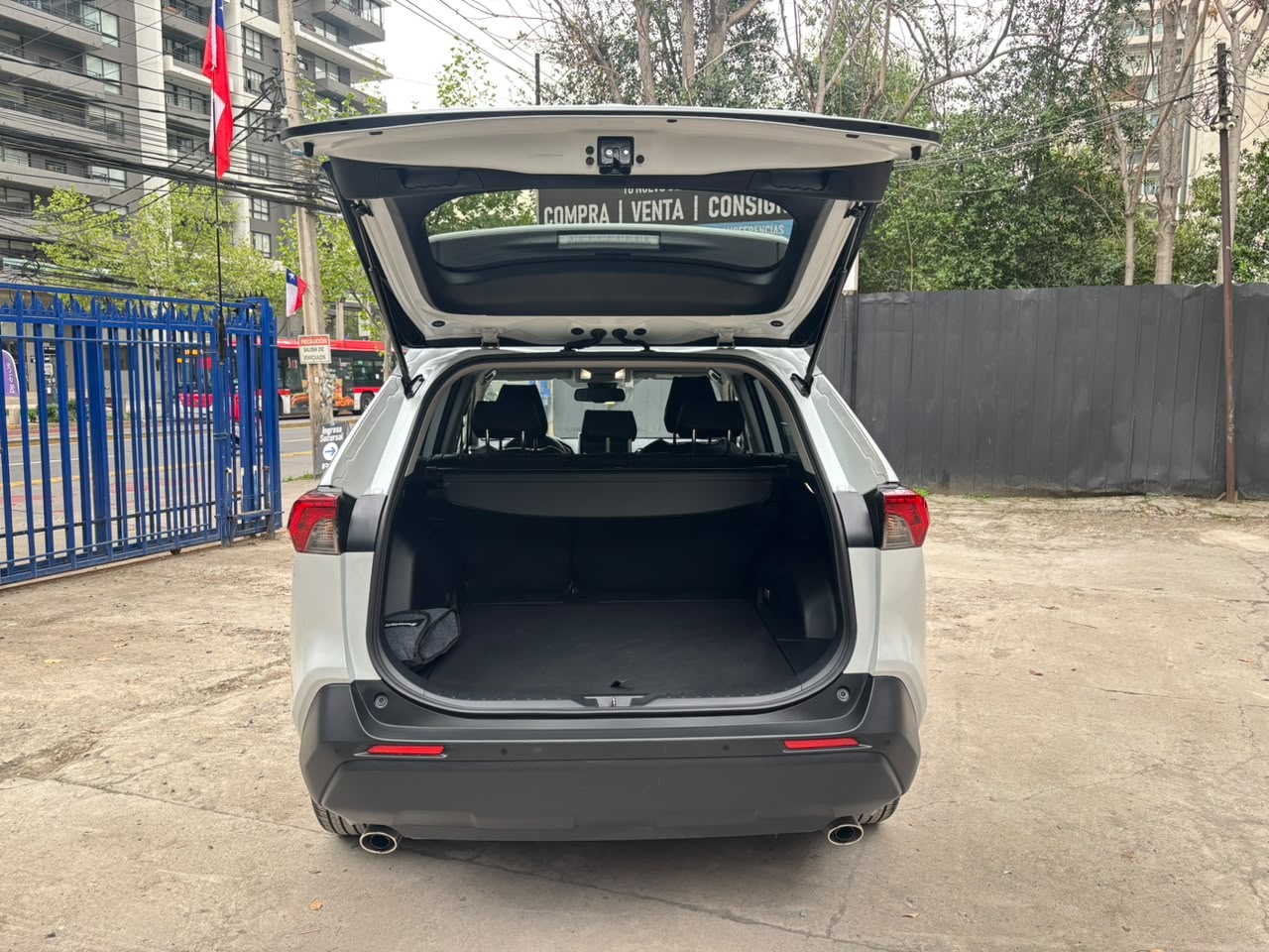 Toyota RAV4 — foto 11 de 33