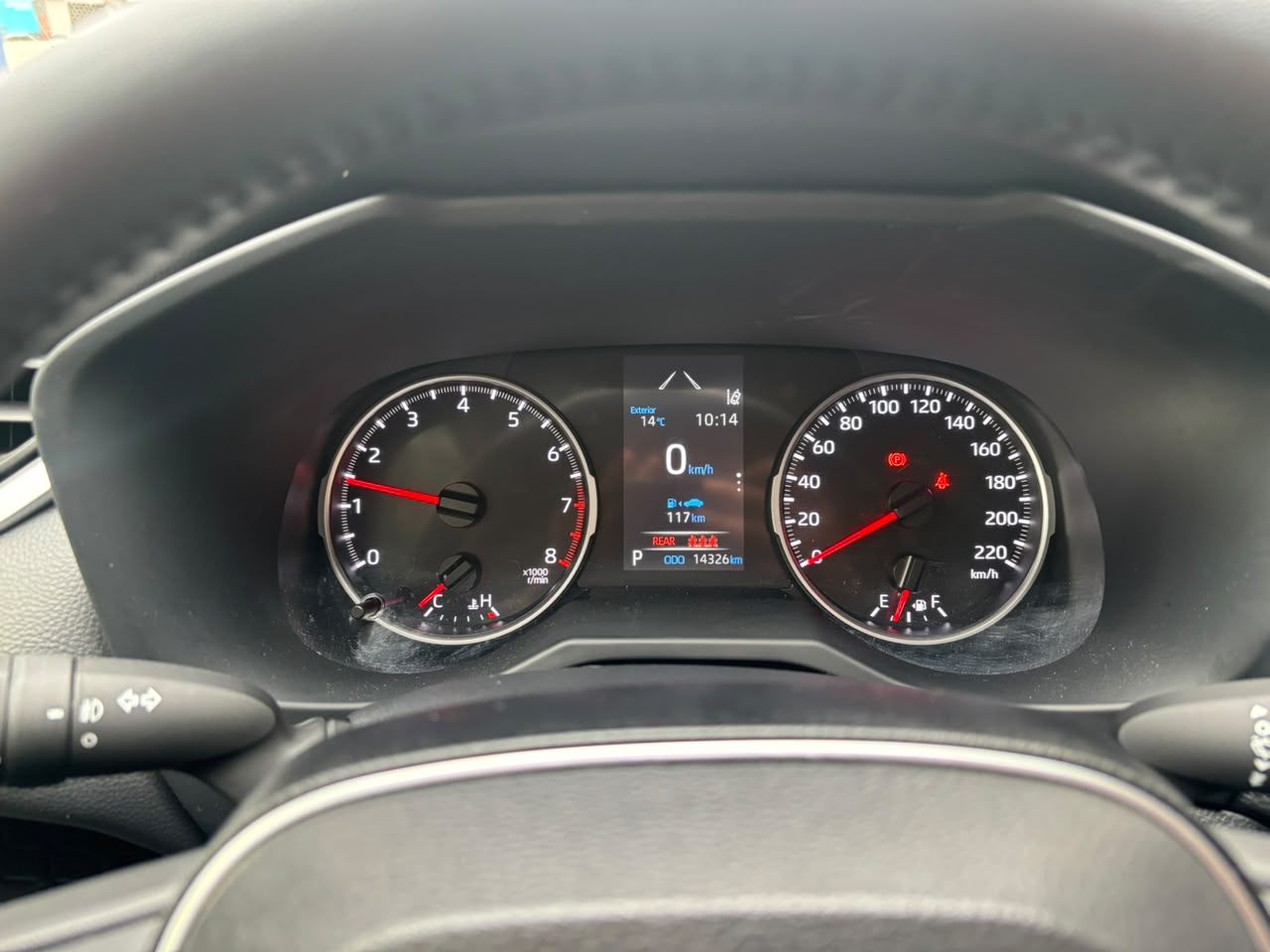 Toyota RAV4 — foto 24 de 33