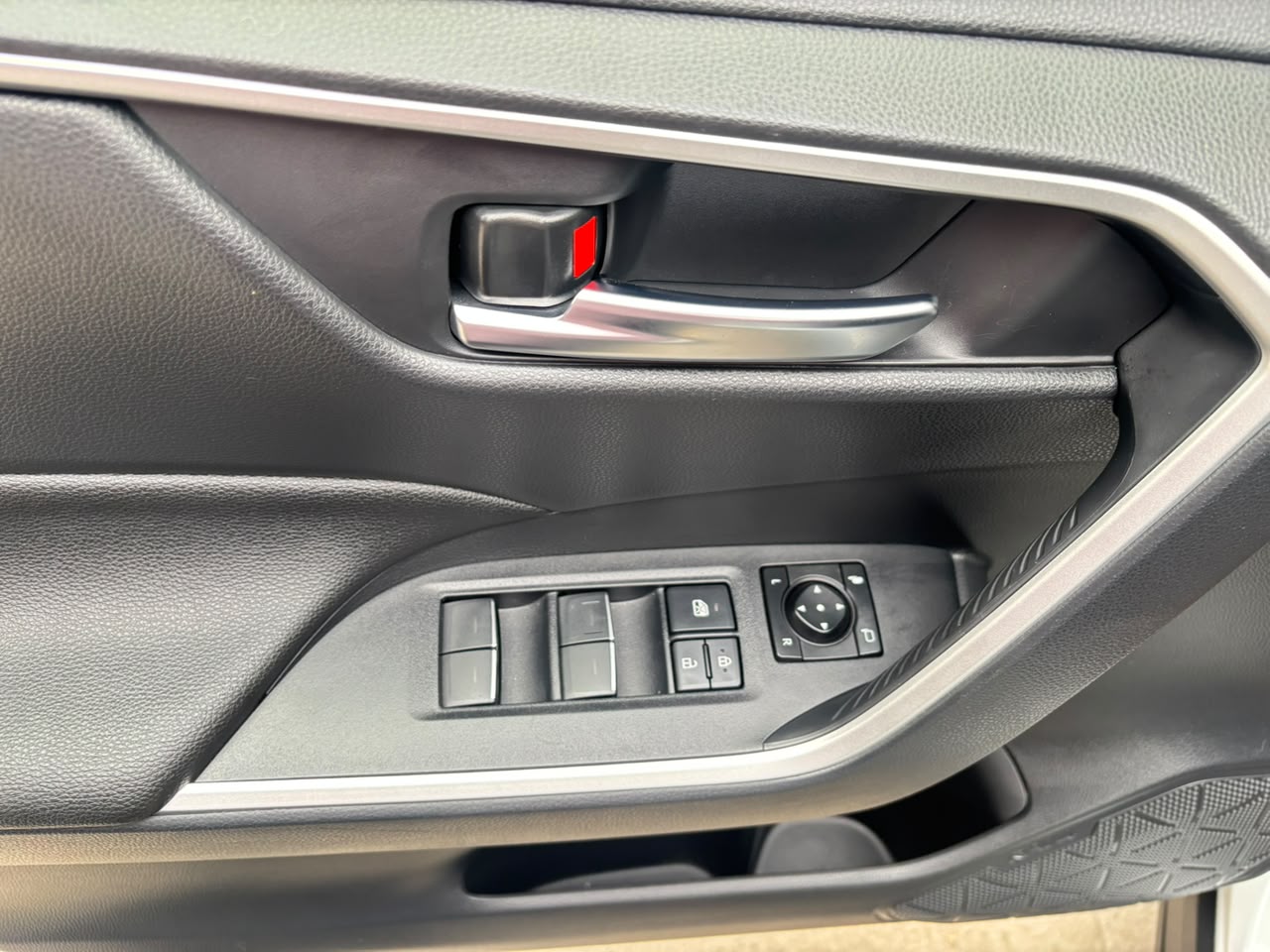 Toyota RAV4 — foto 28 de 33