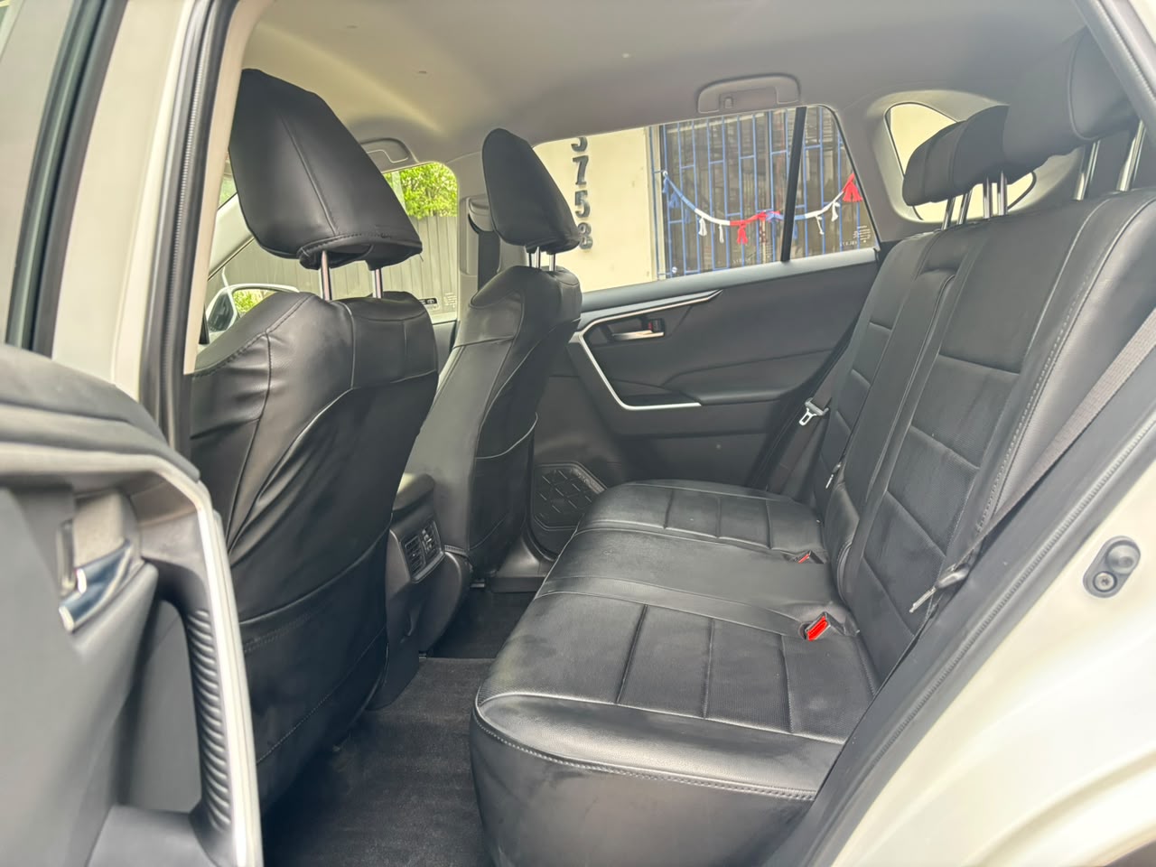 Toyota RAV4 — foto 29 de 33