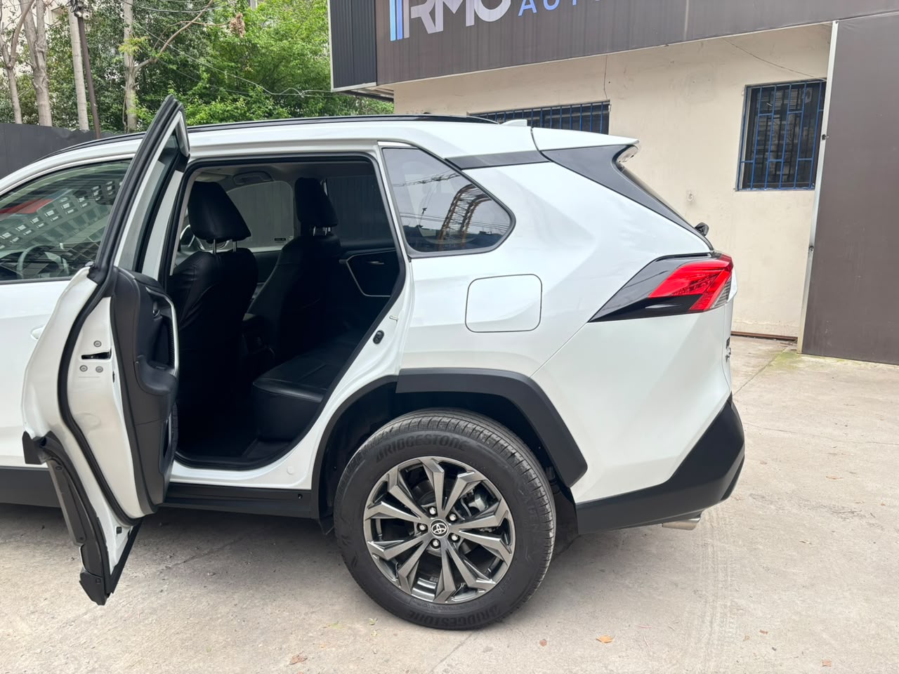 Toyota RAV4 — foto 10 de 33