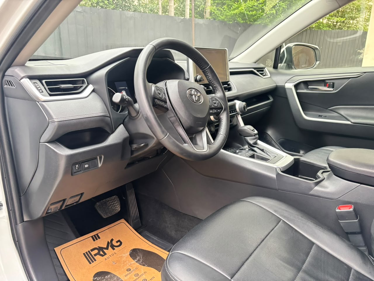 Toyota RAV4 — foto 30 de 33