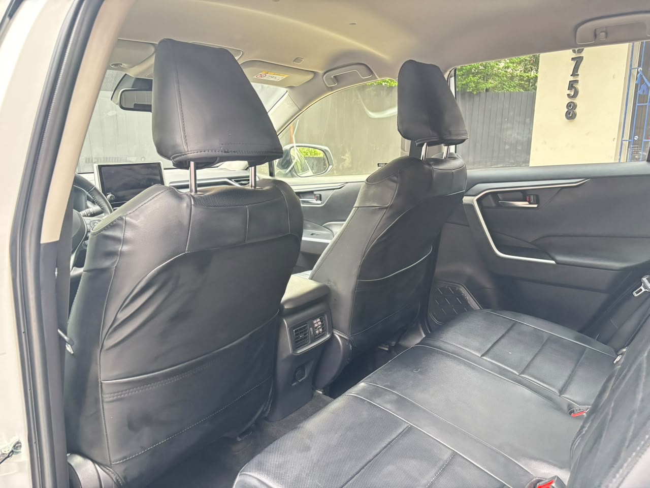 Toyota RAV4 — foto 32 de 33