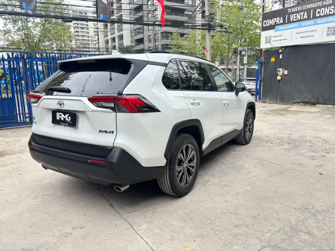 Toyota RAV4 — foto 5 de 33