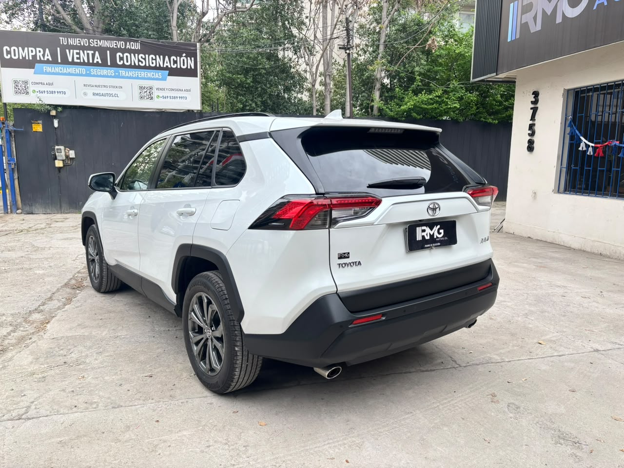 Toyota RAV4 — foto 3 de 33