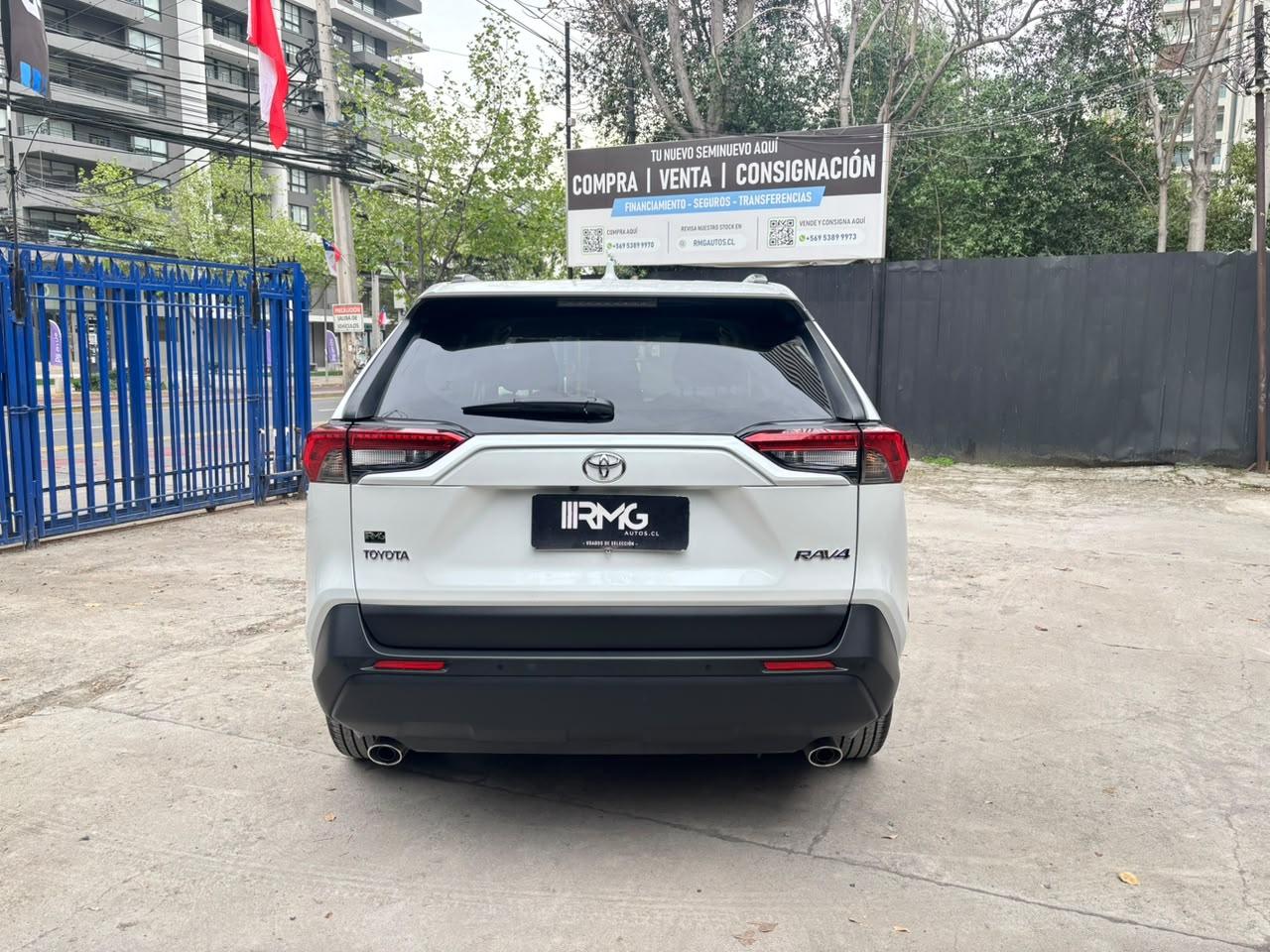 Toyota RAV4 — foto 4 de 33