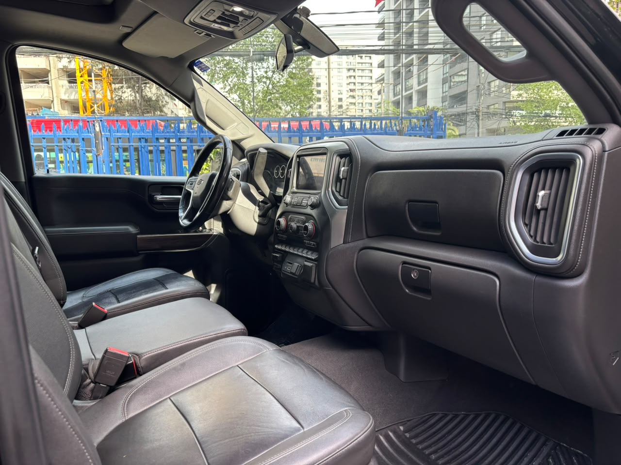 Chevrolet Silverado — foto 9 de 19