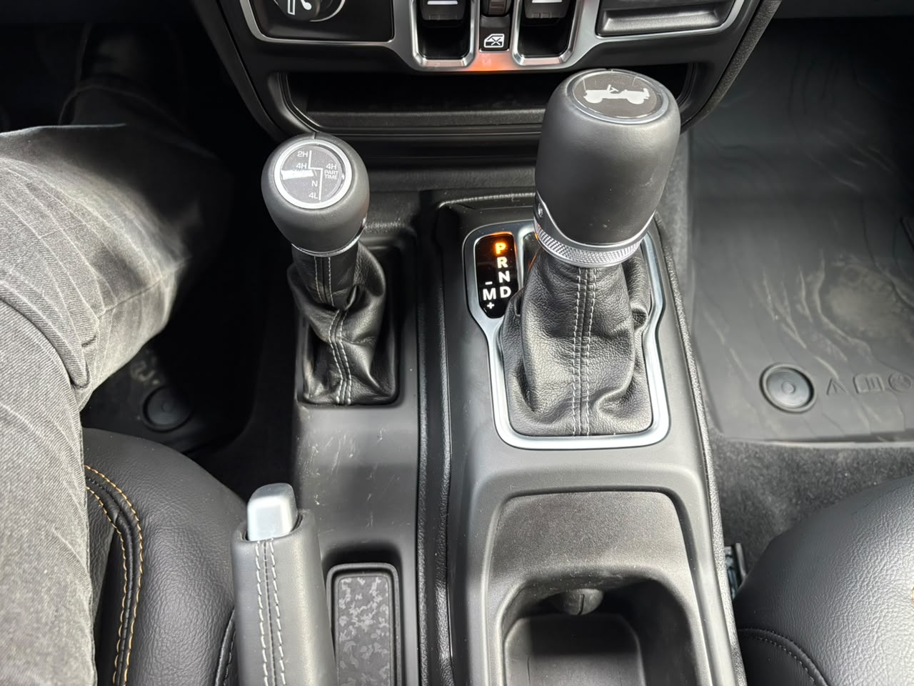 Jeep Wrangler — foto 11 de 34