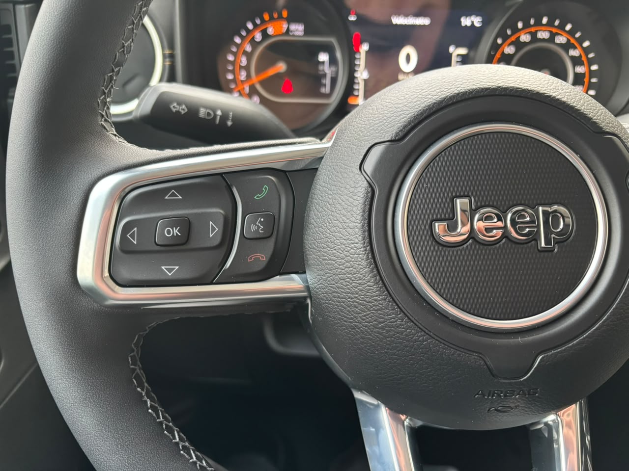 Jeep Wrangler — foto 15 de 34
