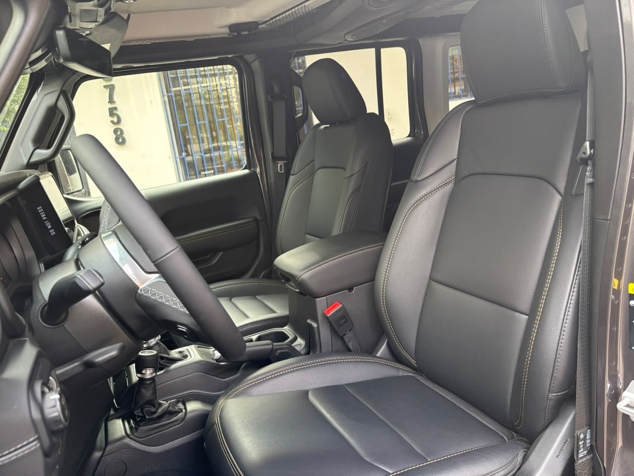Jeep Wrangler — foto 22 de 34