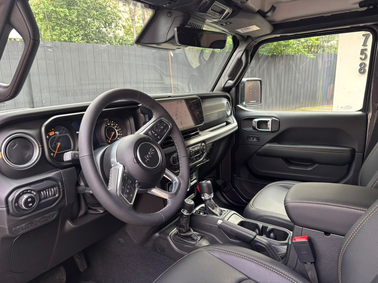 Jeep Wrangler — foto 23 de 34