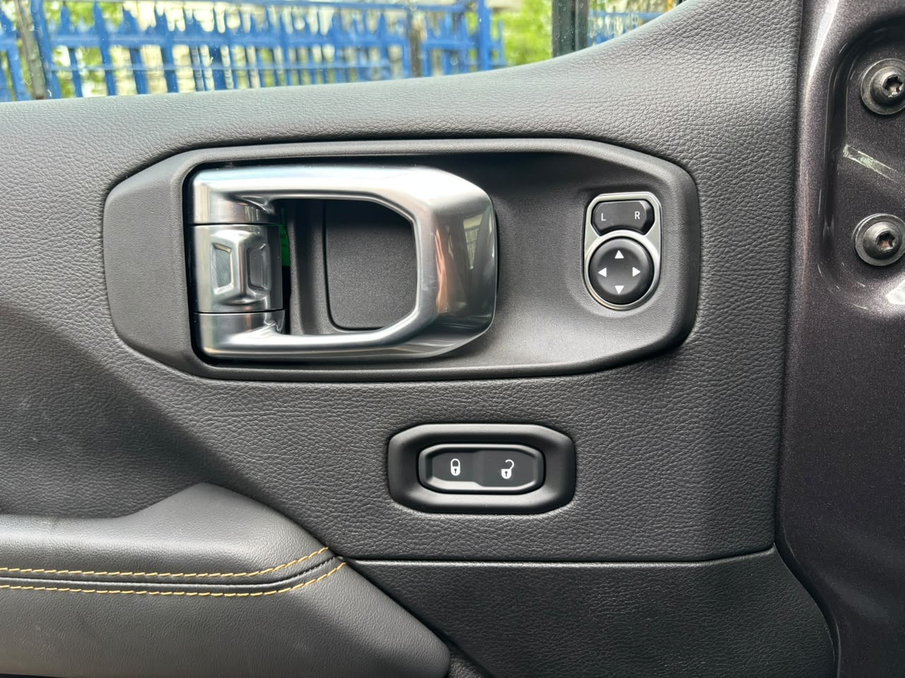 Jeep Wrangler — foto 24 de 34