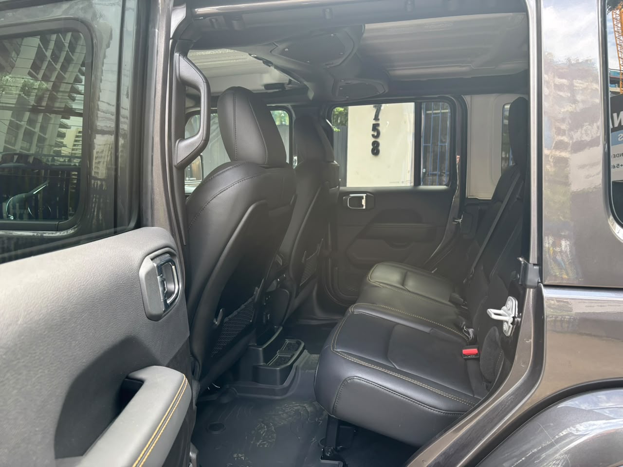Jeep Wrangler — foto 27 de 34