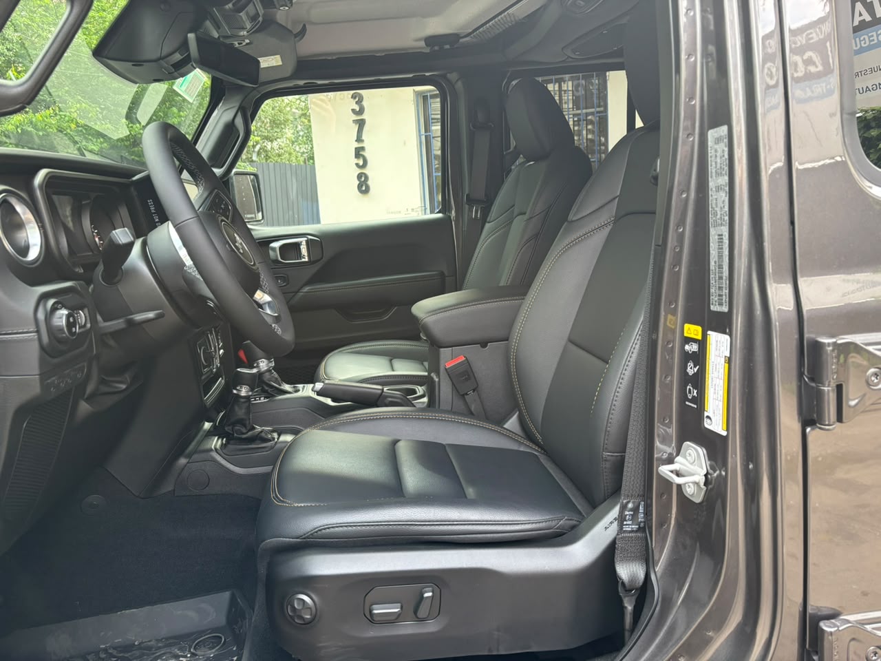 Jeep Wrangler — foto 28 de 34