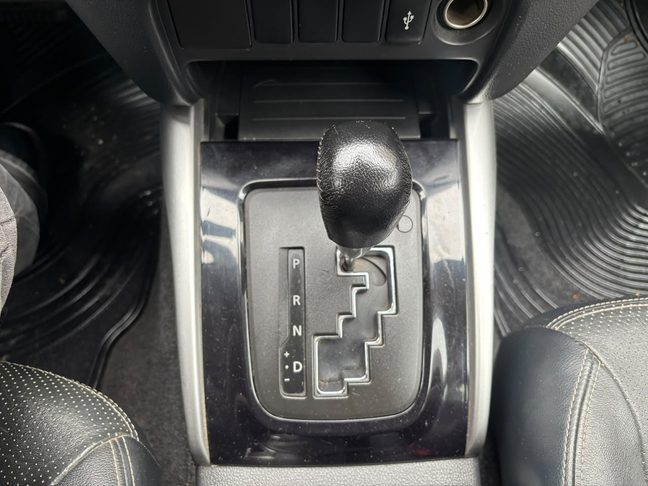 Mitsubishi L200 — foto 13 de 23