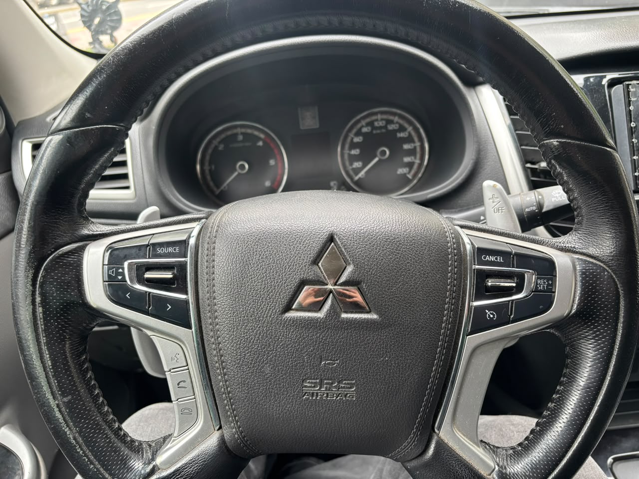 Mitsubishi L200 — foto 16 de 23