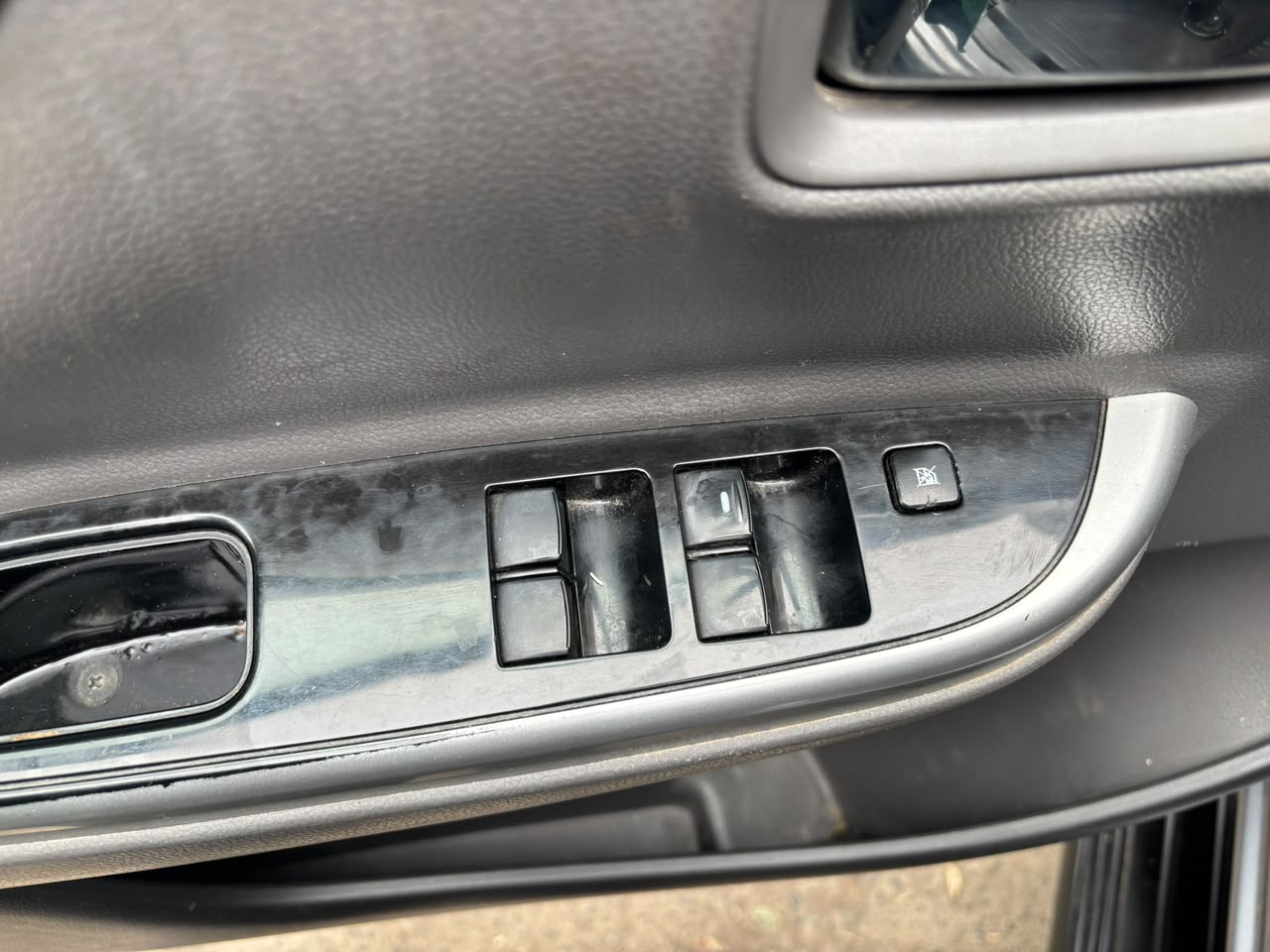 Mitsubishi L200 — foto 17 de 23