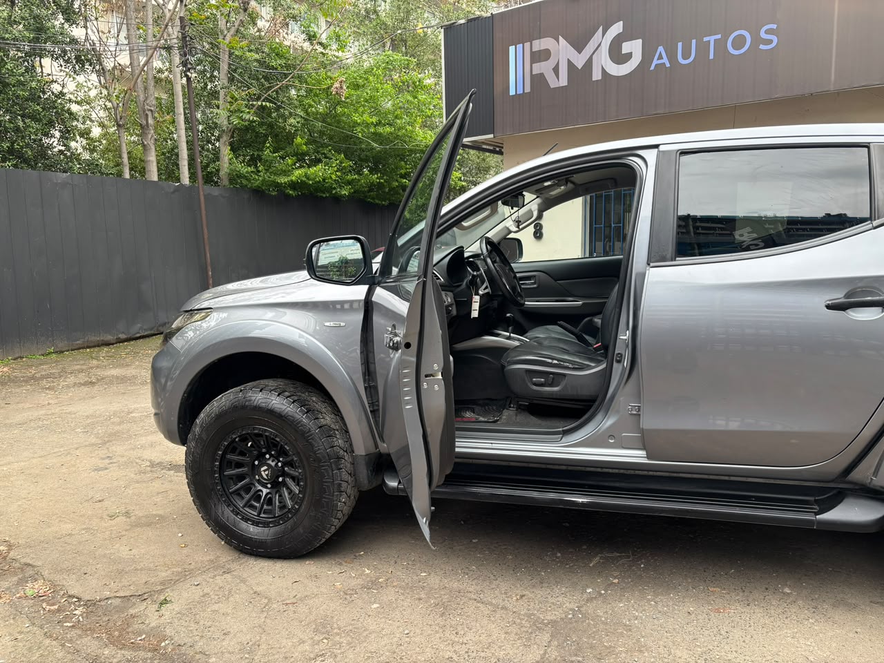 Mitsubishi L200 — foto 9 de 23