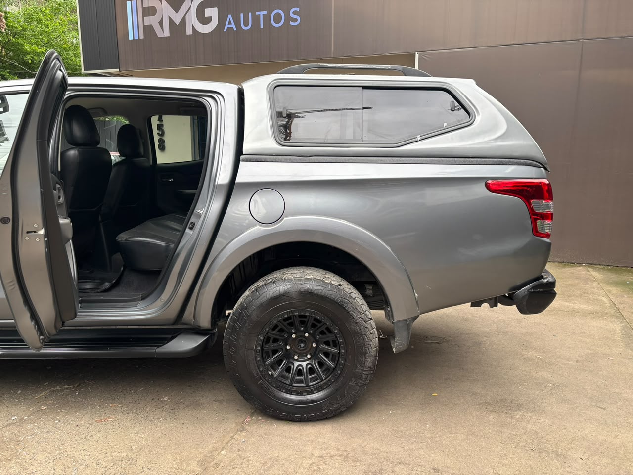 Mitsubishi L200 — foto 10 de 23